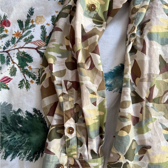 Women's Washed Twill Floral Camo Chore Shirt - Picture 8 of 10